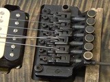 Changer les cordes d'une guitare électrique équipée d'un Floyd Rose