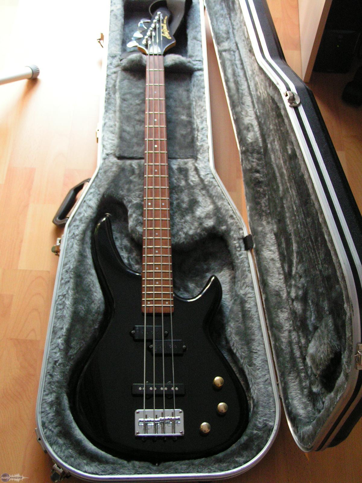 PRO II AVANTE SERIES AVB40 Aria Pro II Avante Series AVB40 Audiofanzine