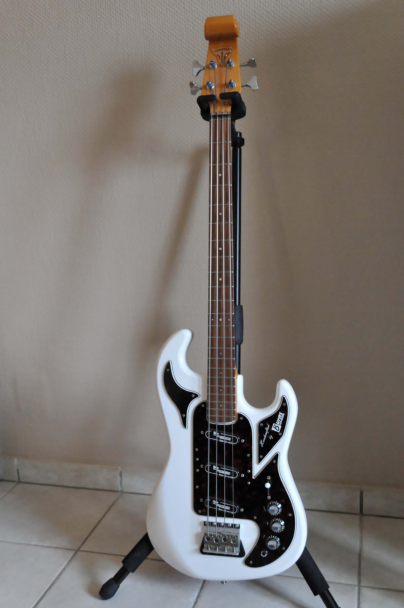 Burns Guitars CUSTOM SHADOWS BASS image (70062) Audiofanzine