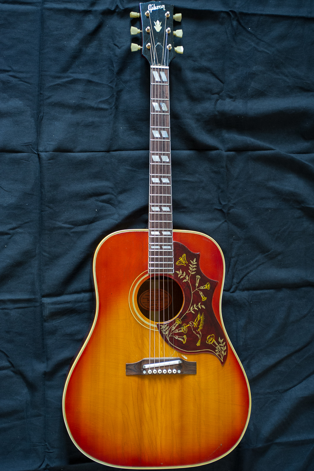 gibson hummingbird guitar