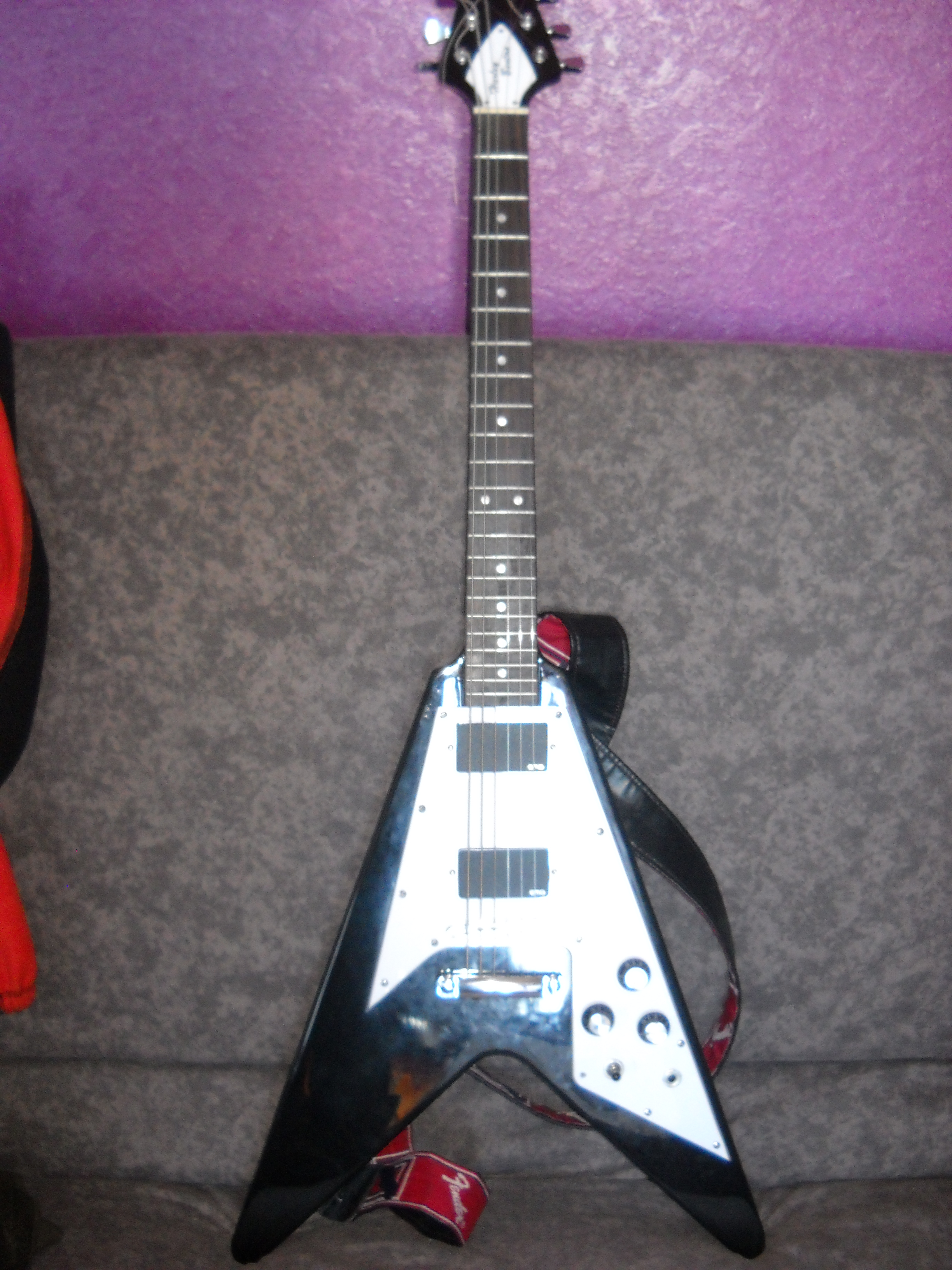 FLYING V HOME MADE Harley Benton Flying V Home Made Audiofanzine