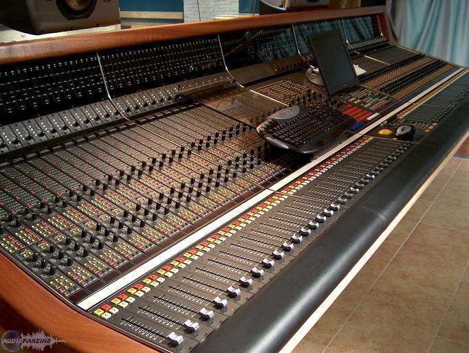 Videos, images, sons, manuels pour Harrison Consoles 10B Audiofanzine