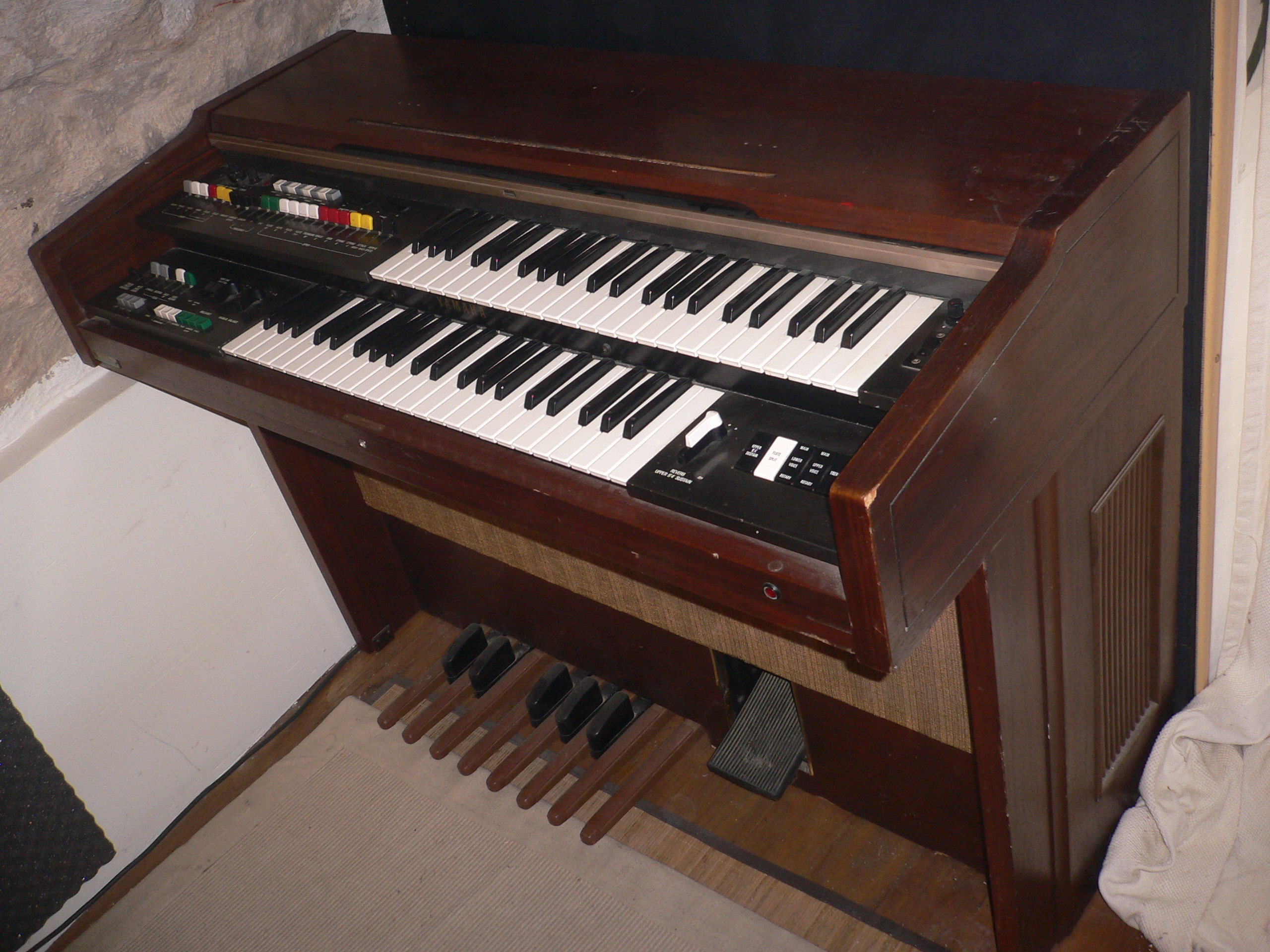 Videos, images, audio files, manuals for Yamaha Electone BK20B