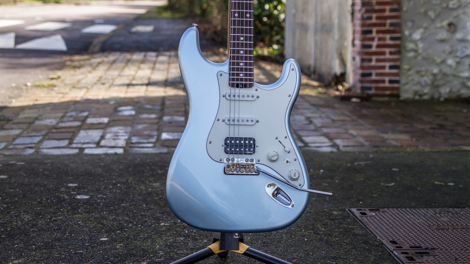 Is this Harley Benton guitar by Carlos Asensio really worth it?