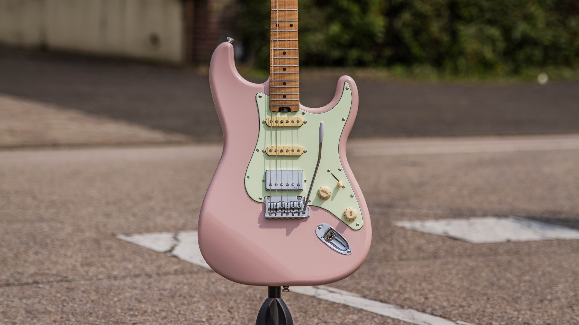 Harley Benton ST-Modern Plus electric guitar review
