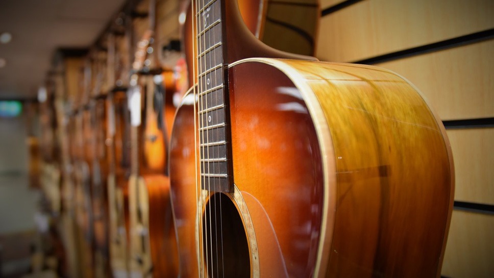 Top brands for acoustic folk guitars