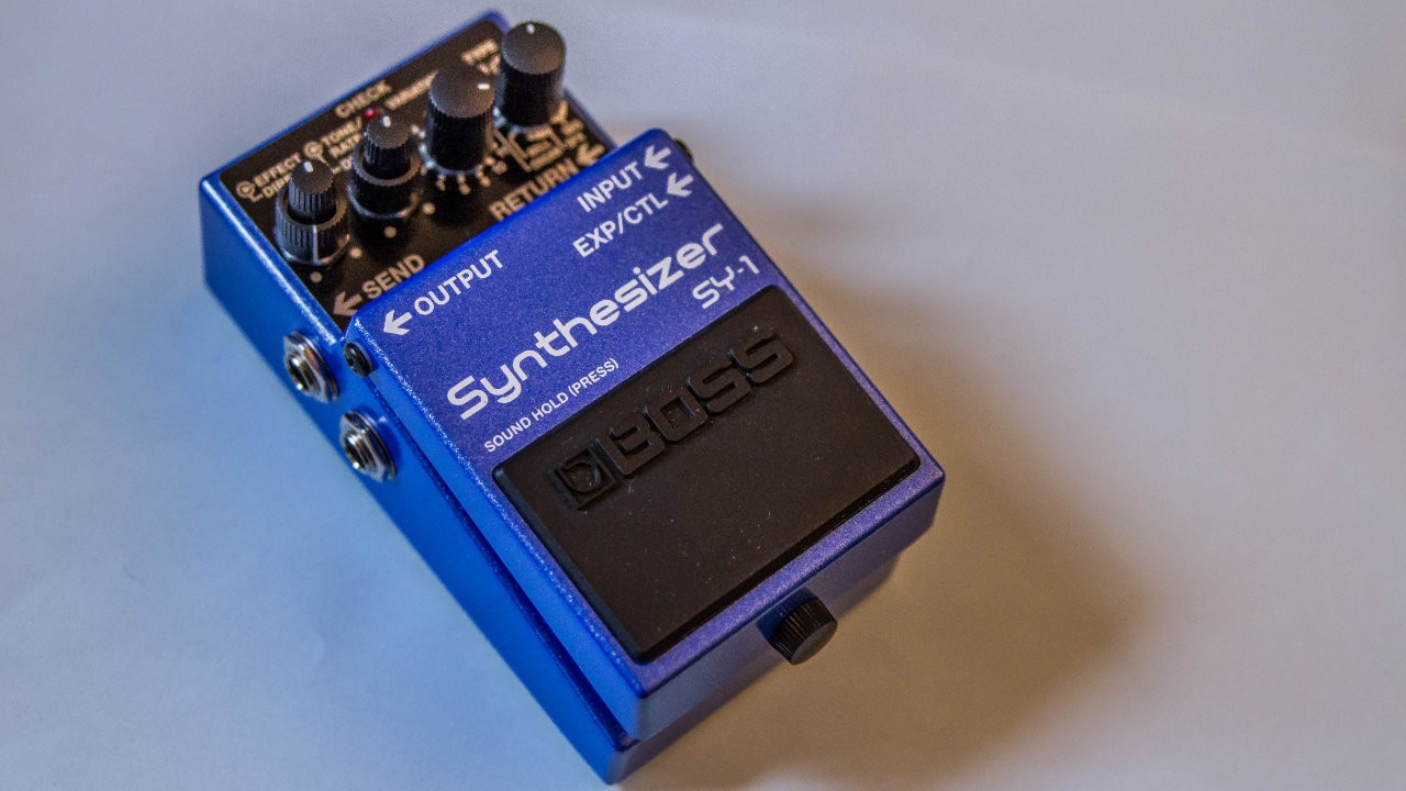 Boss SY-1 - Pédale synthétiseur pour guitare électrique 