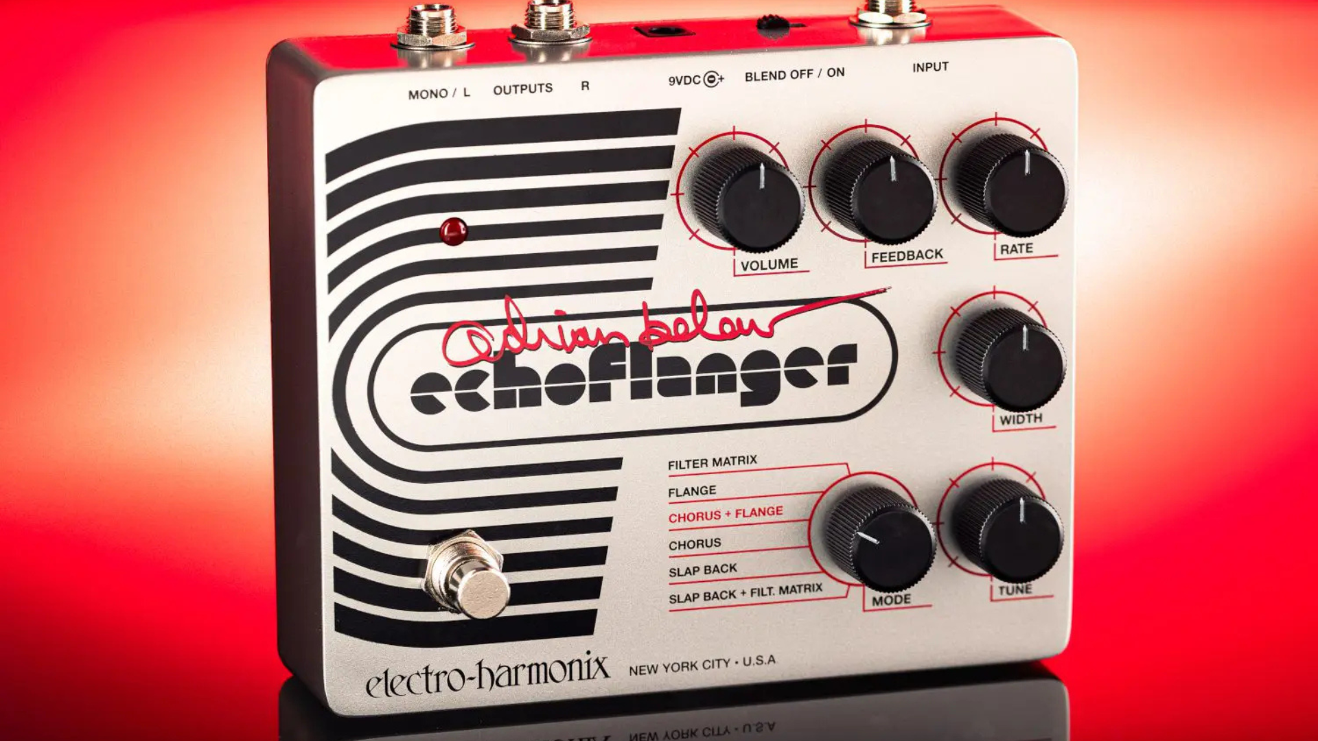 Adrian Belew a droit à son Echoflanger signature chez Electro Harmonix