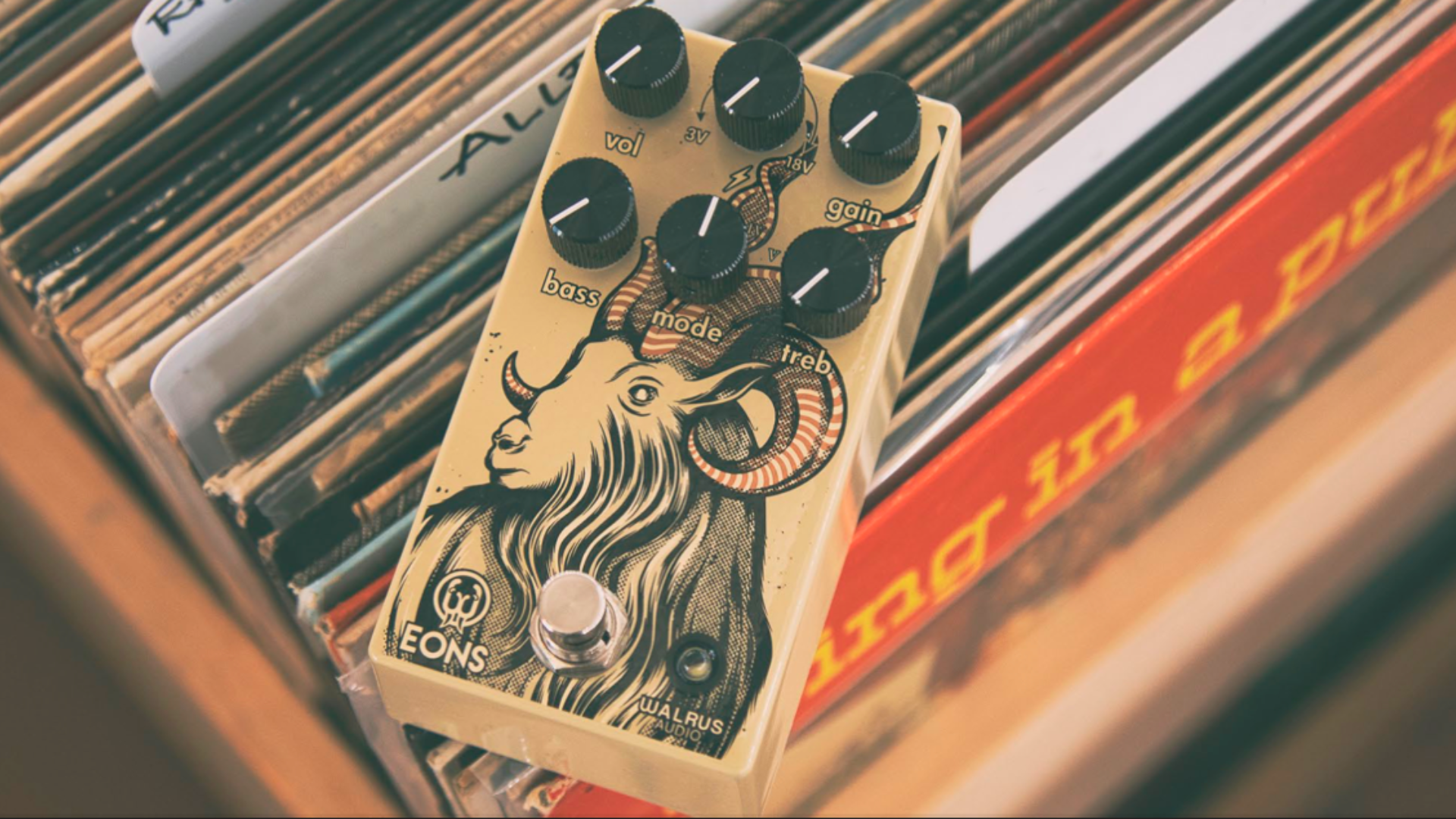 Walrus Audio présente l'EONS Five-State Fuzz ! - Audiofanzine