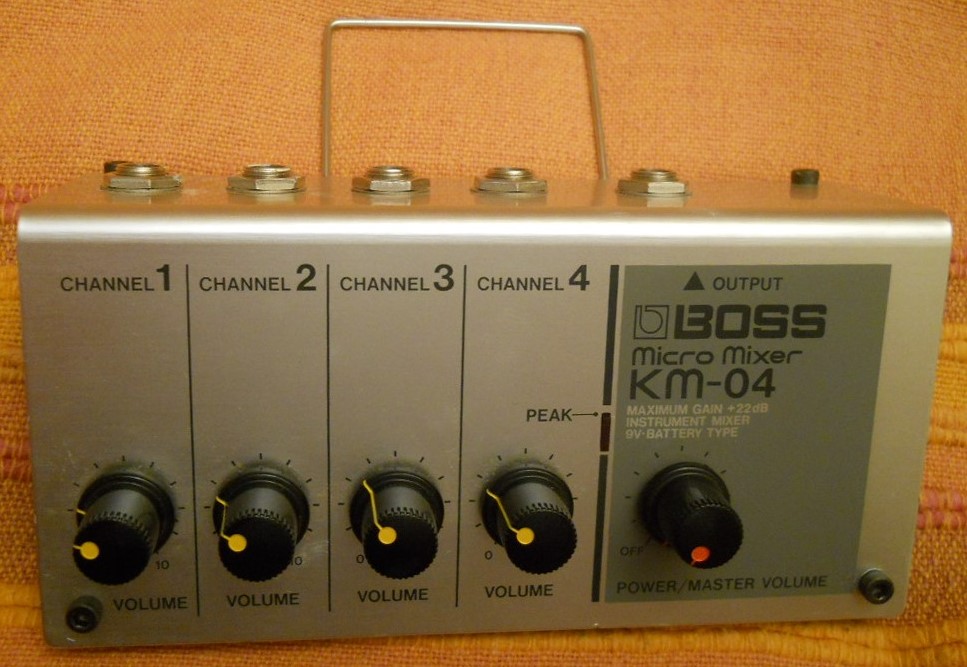 Afskrække support Rose KM-04 Micro Mixer - Boss KM-04 Micro Mixer - Audiofanzine