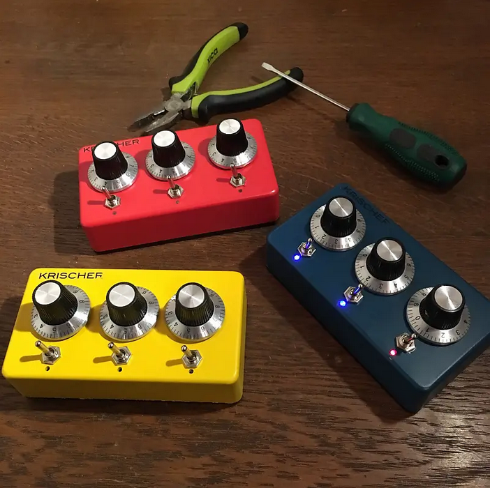 Polyphonic Analog Synthesizer Drone 3CV Krischer Audiofanzine