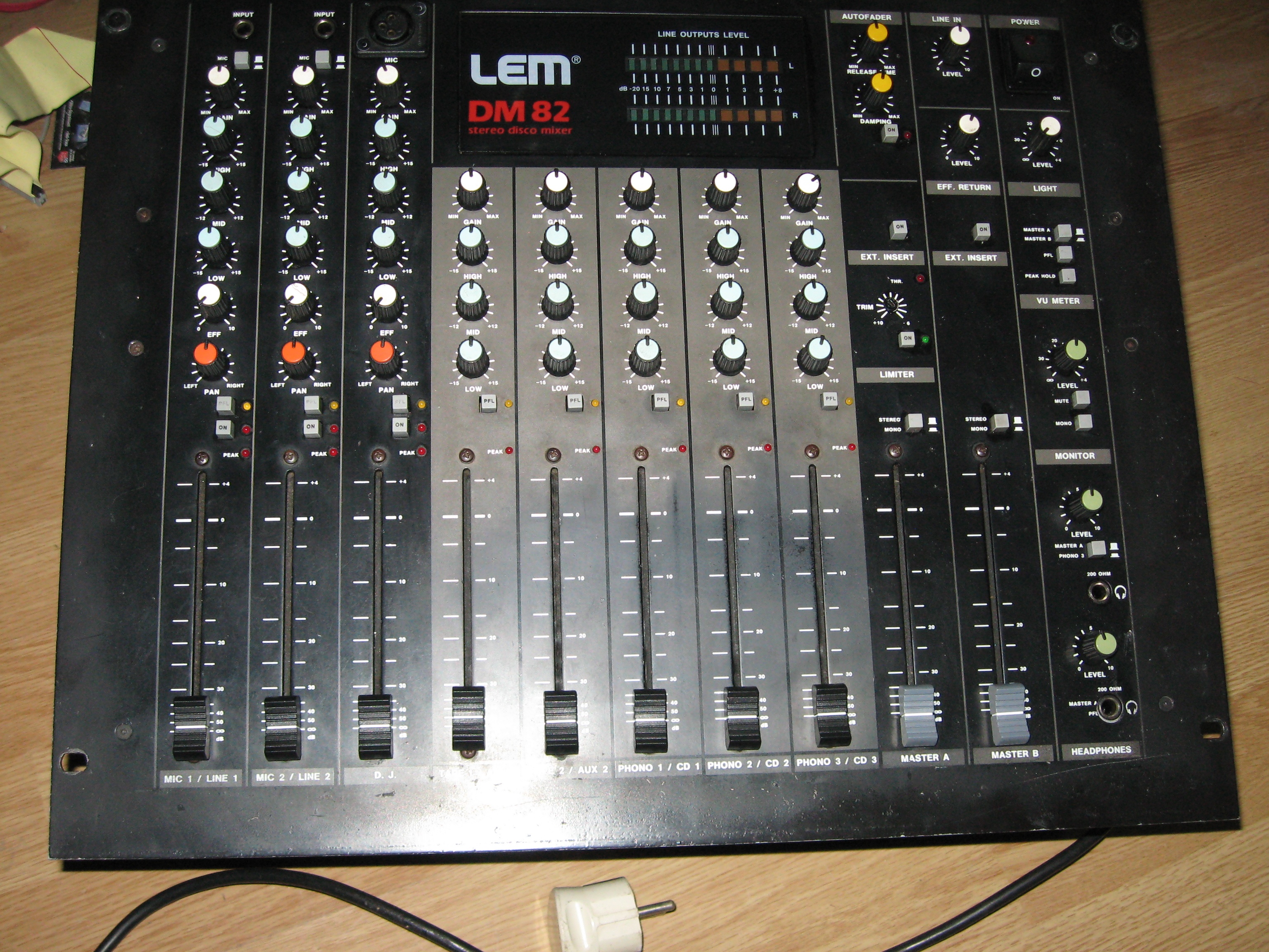 table de mixage lem dm 82