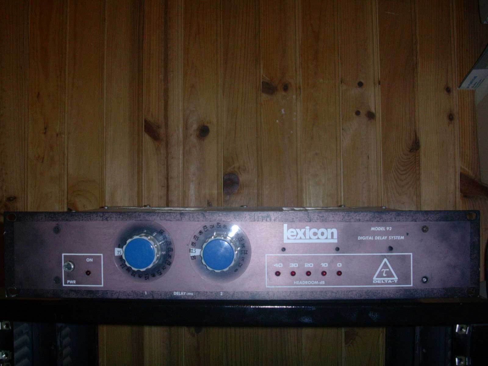 Delta T model 92digital delay stéréo Lexicon Audiofanzine