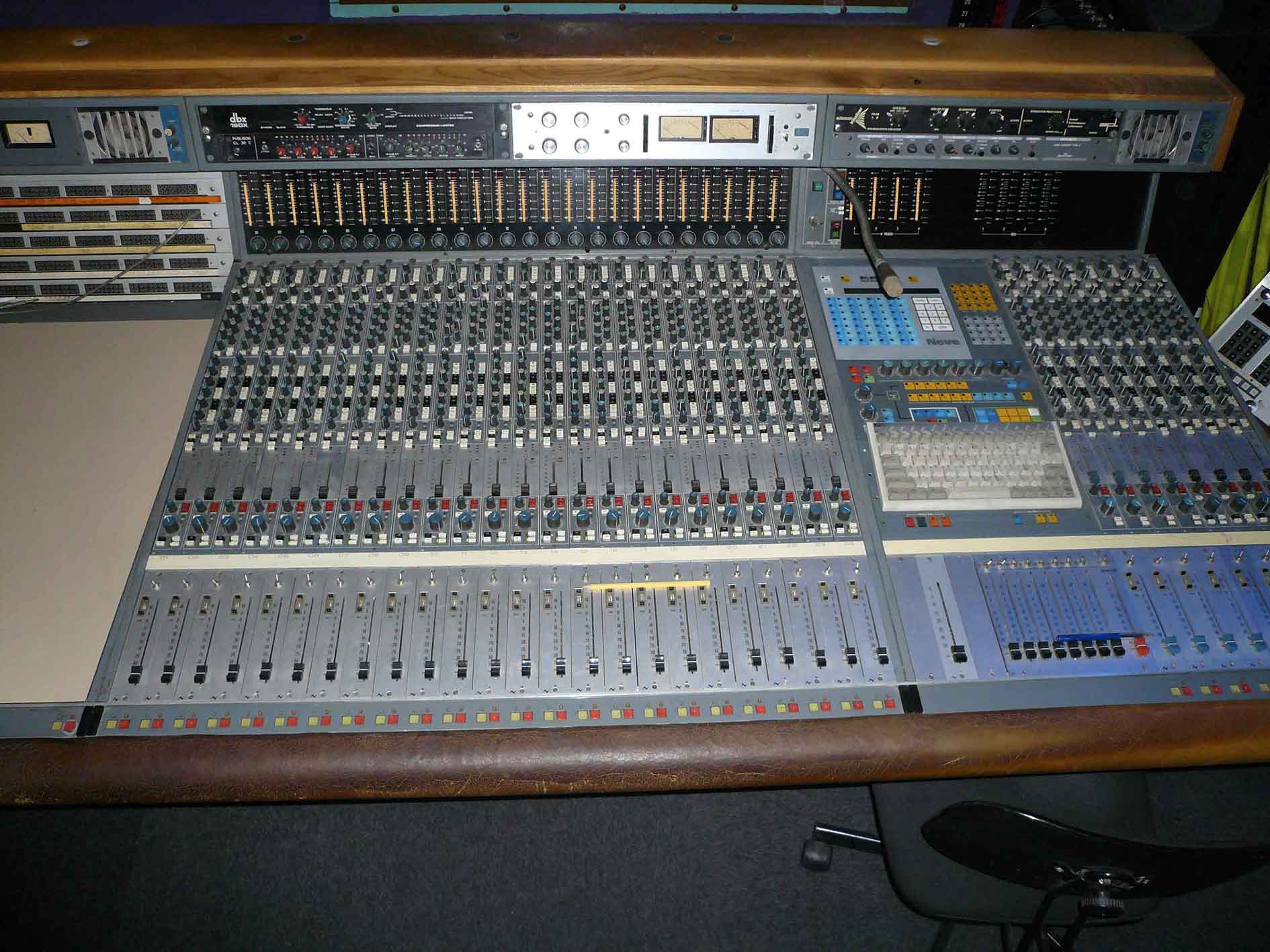 Neve 8128 image (#556786) - Audiofanzine