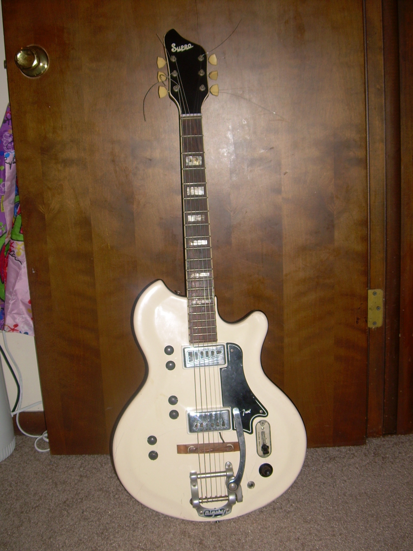 supro val trol guitar