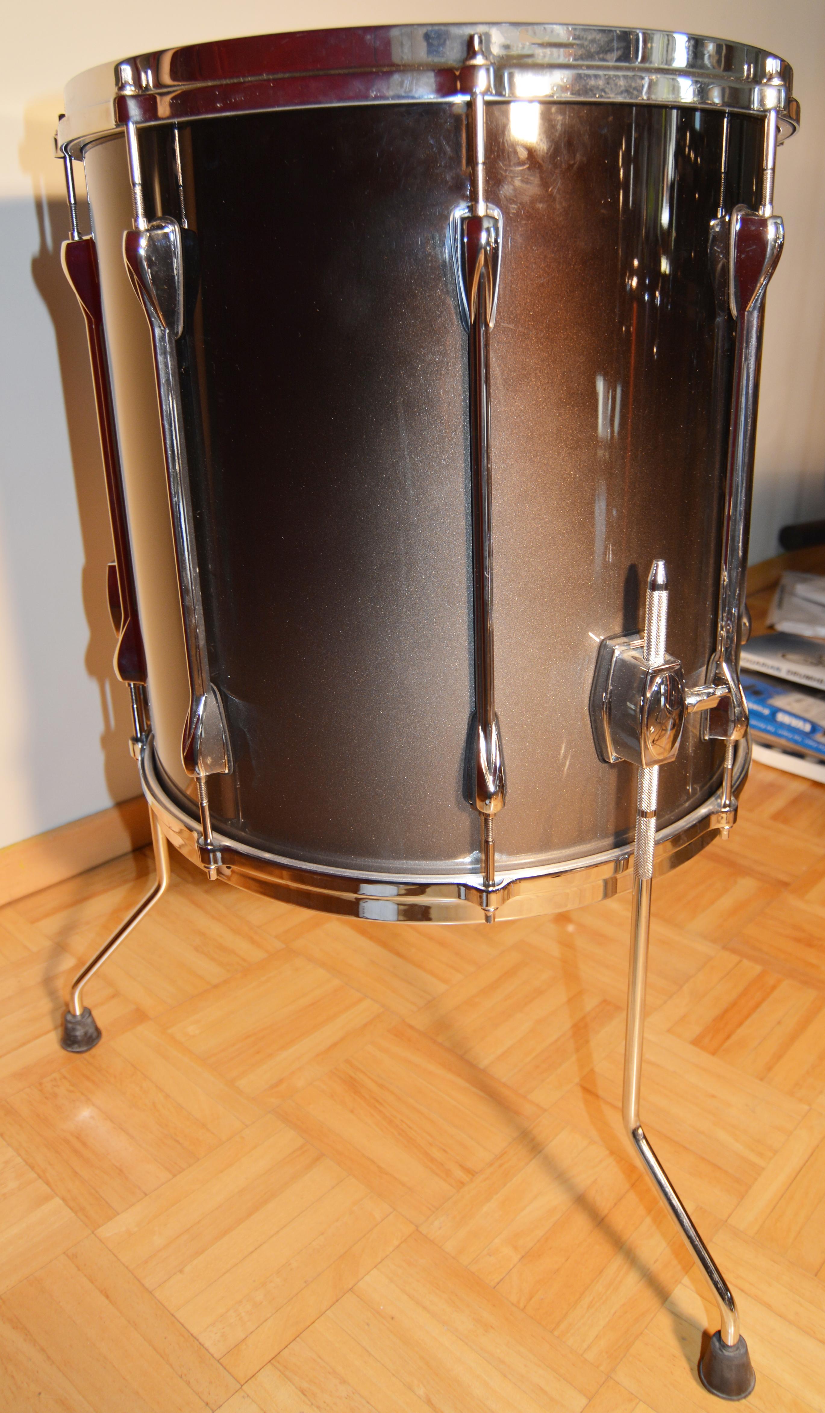 SUPERSTAR FLOOR TOM 16X16" Tama Superstar Floor Tom 16x16" Audiofanzine
