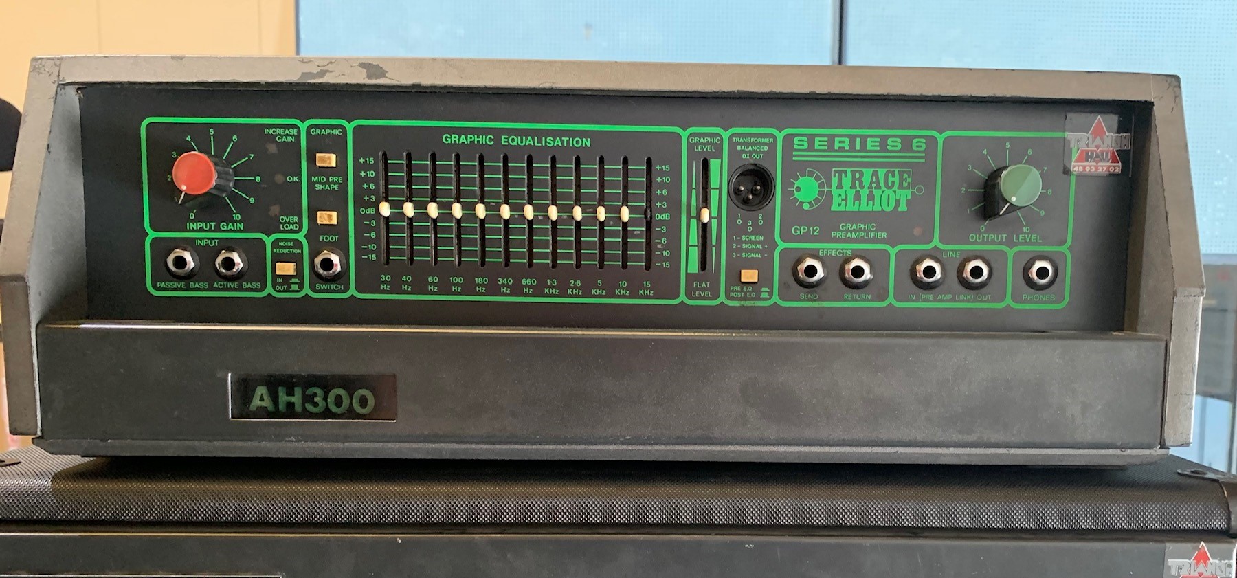 Series 6 AH300-12 - Trace Elliot Series 6 AH300-12 - Audiofanzine