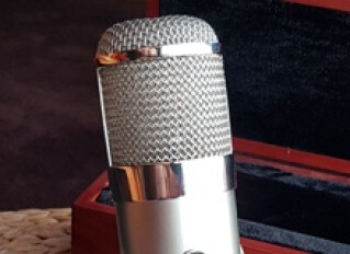 Large diaphragm condenser tube microphones