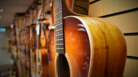 Top brands for acoustic folk guitars