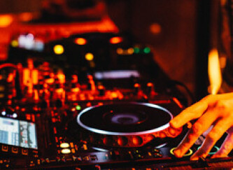 How To Choose Your Ideal USB DJ Controller