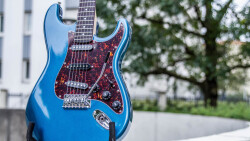 Test de la guitare Eastone STR70T-LPB