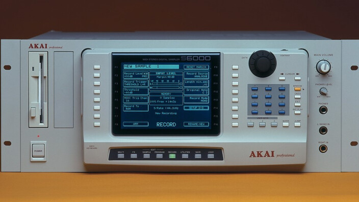 Test du S6000 de Akai : Godzilla