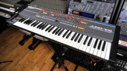 Test vintage du Juno-106 de Roland