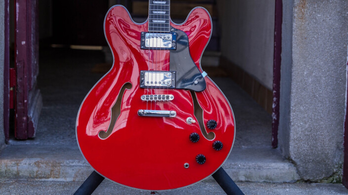 Test de la guitare Eastone GJ70 : Alerte rouge