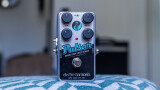 Test de la pédale de trémolo Electro Harmonix Nano Pulsar Variable Shape Stereo Tremolo