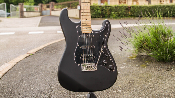 Test de la guitare électrique Shiver GES-100 : La Strato de chez Cultura