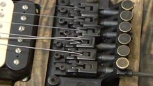 Comment changer les cordes d'une guitare électrique à Floyd Rose ?
