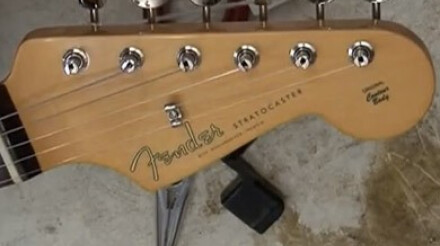 Dossier sur le changement des cordes d'une Stratocaster avec mécaniques vintage