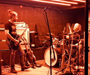 Black Drop (Grunge/Stoner) cherche sa nouvelle bassiste