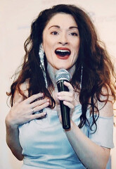 Chanteuse professionnelle recherche batteur ou batteuse professionel(le)