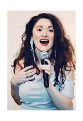 Chanteuse professionnelle recherche un(e) bassiste professionnel(le)