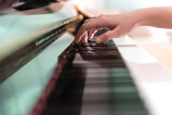 professeur de piano expérimenté, diplômé du conservatoire Russe de Paris, donne cours de piano tous âges, tous niveaux