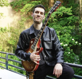 Donne cours de guitare pour tous niveaux et tous styles, 35€ de l'heure, sur paris 3e ou en ligne !