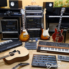 Nouveau studio d’enregistrement, spécialisé en guitares et en synthétiseurs (vintage 80’s / Gibson / Custom shop)