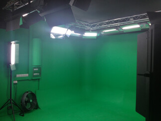 Cyclorama 3 faces fond vert aux Studios Quais d'Ivry