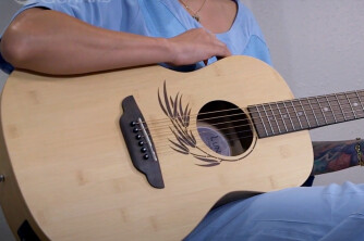 Une nouvelle guitare en bambou chez Luna Guitars