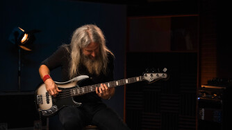 Fender présente la Troy Sanders Precision Bass
