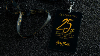On continue les célébrations du 25ème anniversaire d'Harley Benton