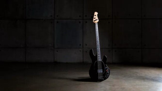 Ami·es bassistes : la DarkRay est disponible chez Sterling !