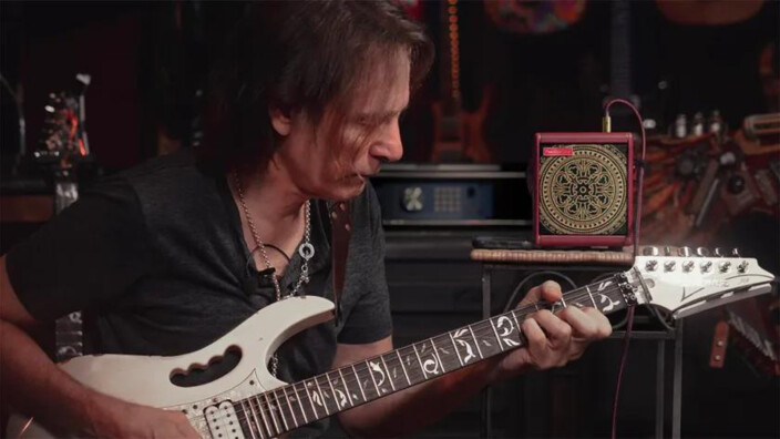 Steve Vai et Positive Grid présentent le Spark MINI Vai