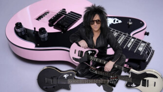 Steve Stevens a conçu deux modèles signature avec Ciari Guitars