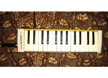 Suzuki Melodion A-27