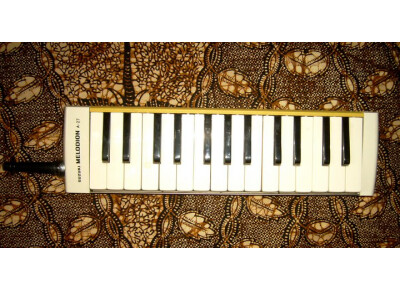 Suzuki Melodion A-27