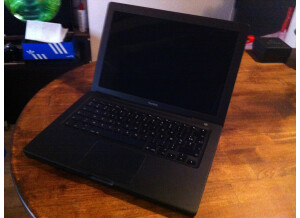 Apple macbook 13,3",  2,26ghz core duo, 2G ddr3, HD 250G.