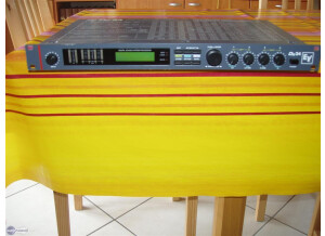 Electro-Voice DX 34