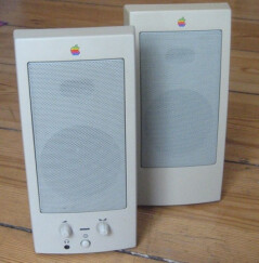 Apple M6082